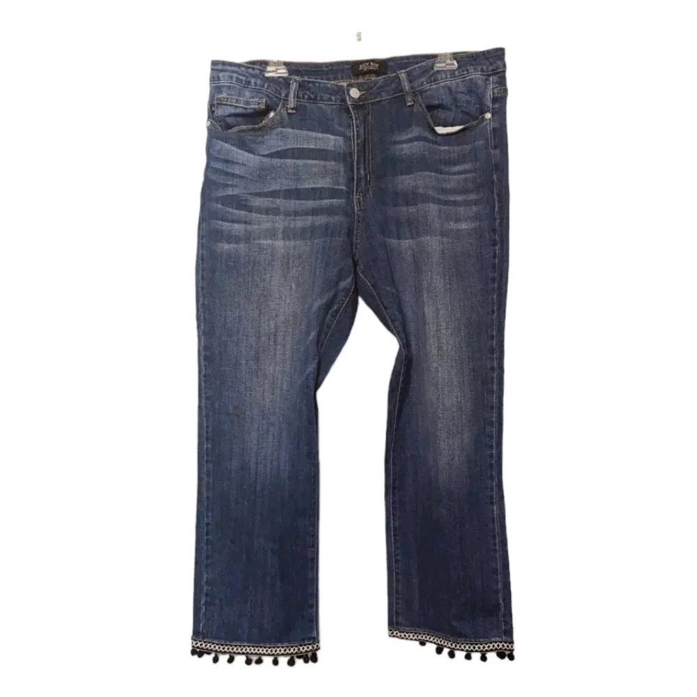 Women's Judy Blue Medium Wash Cropped Straight Fit Tassel Hem Jeans XXL